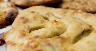 Fougasse aux grattons recette gourmande de Pronvence